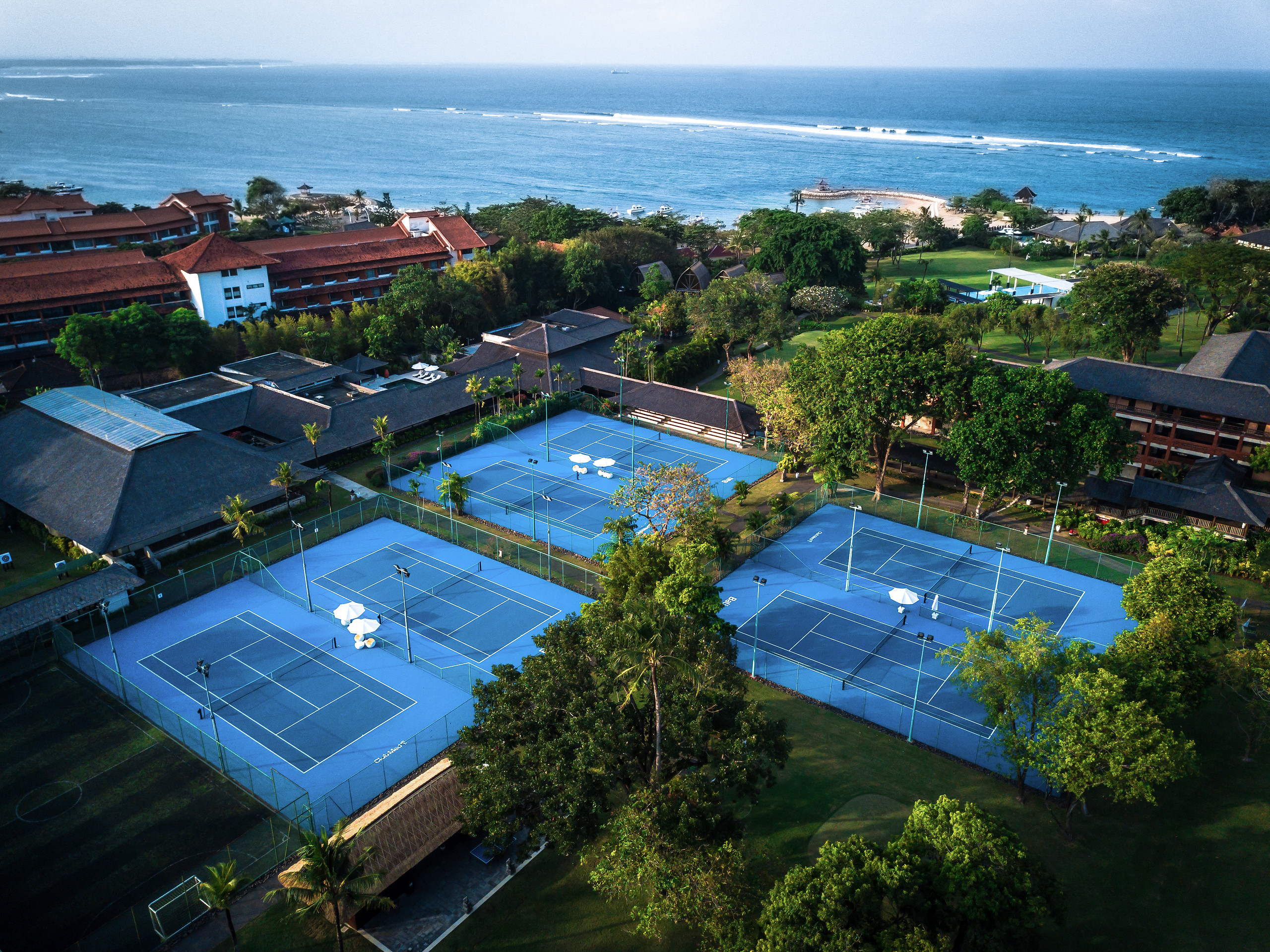 Free access to tennis courts