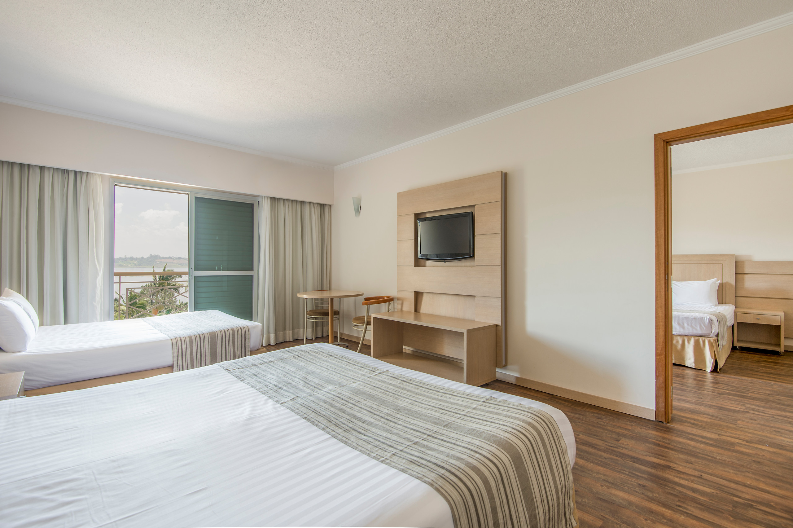 Interconnecting Superior Rooms - Lakeside