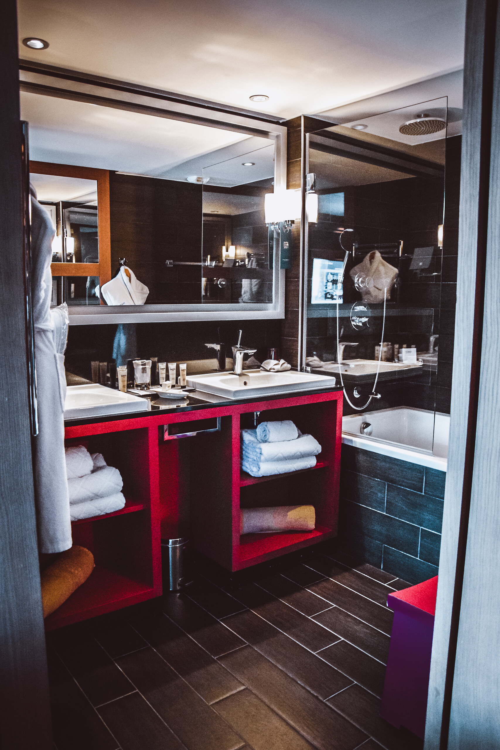 Exclusive Collection Space, Suite
