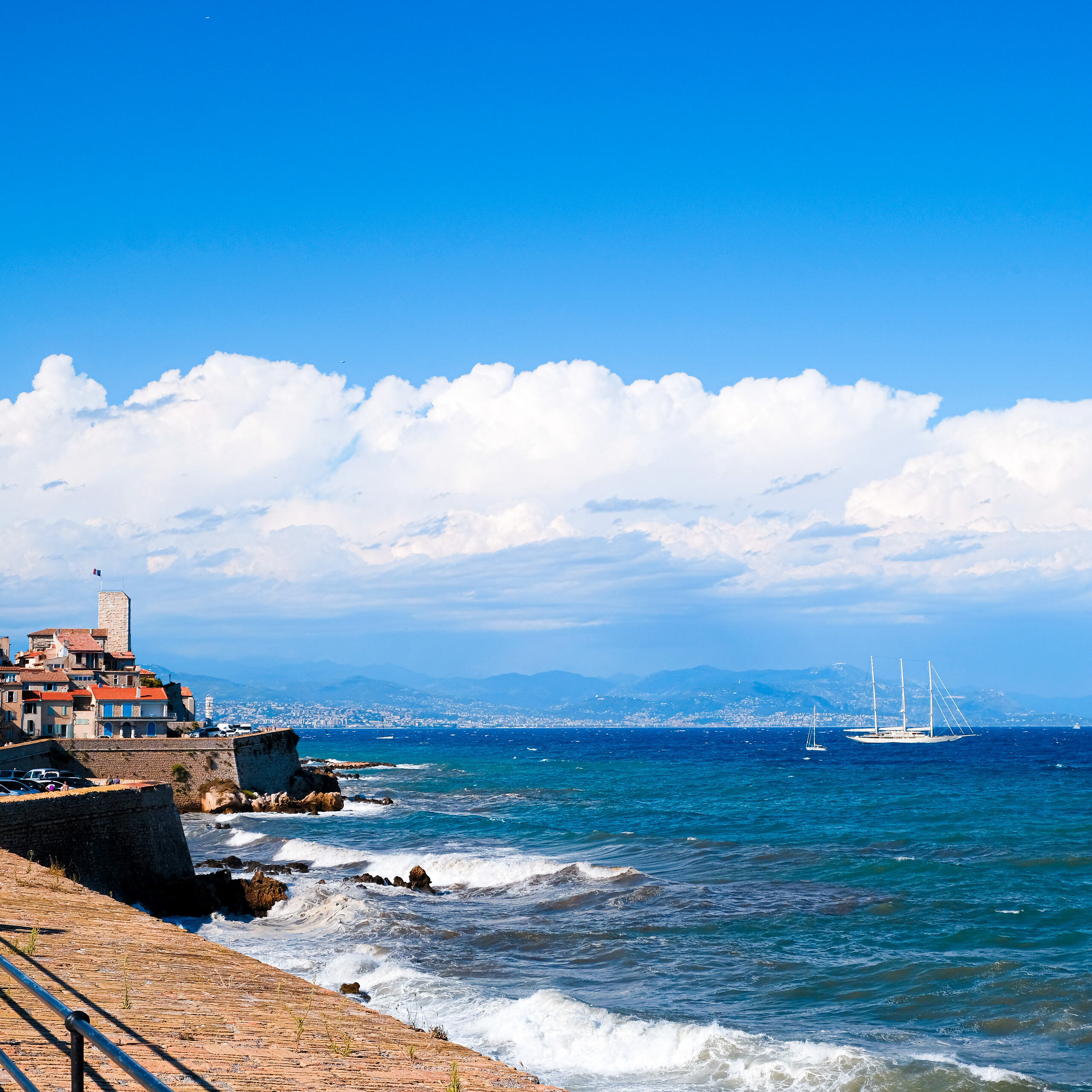 Antibes – miasto warowne i most