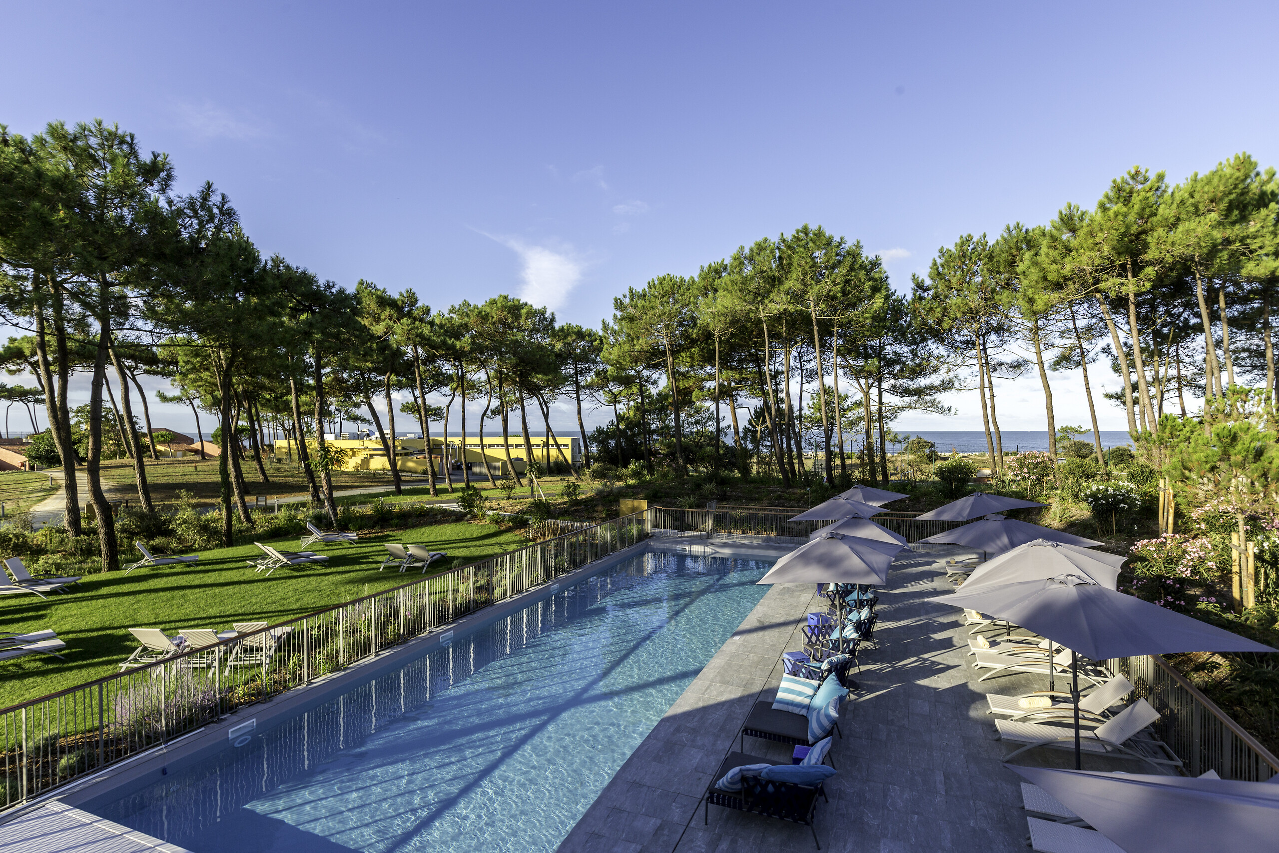 Zen Pool Bar