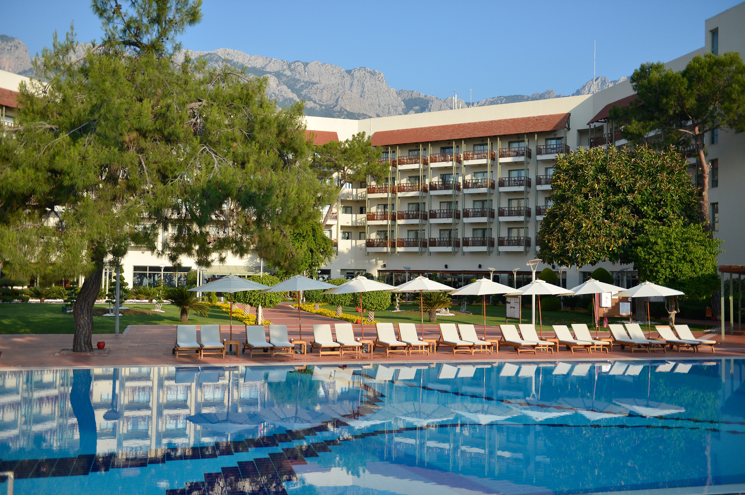 Piscine hôtel extérieure