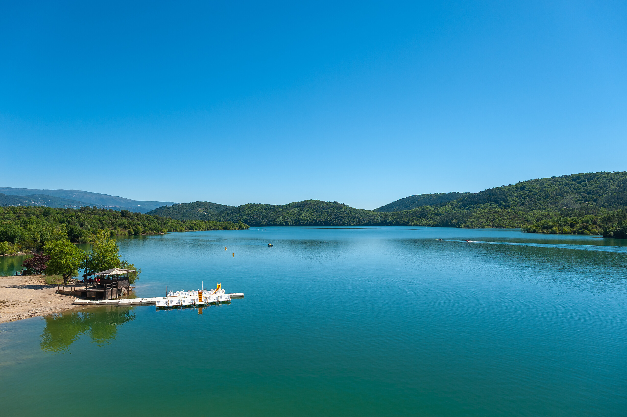 Eco Beach – jezioro St Cassien