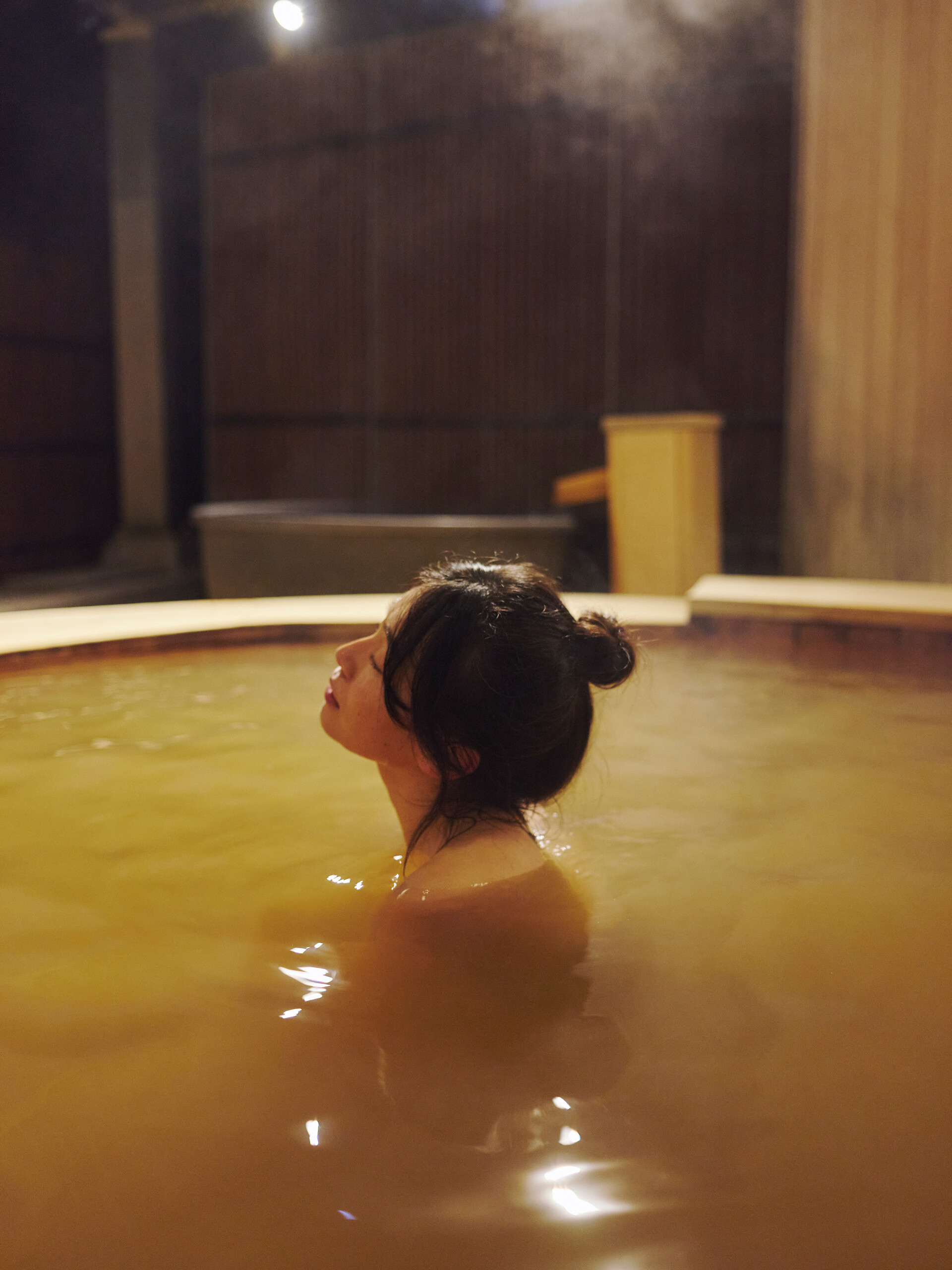 Bain de source naturelle en plein air (Onsen)