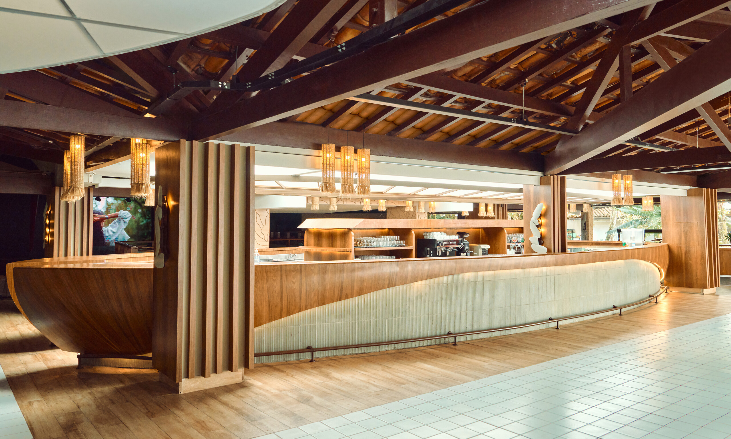 Main bar