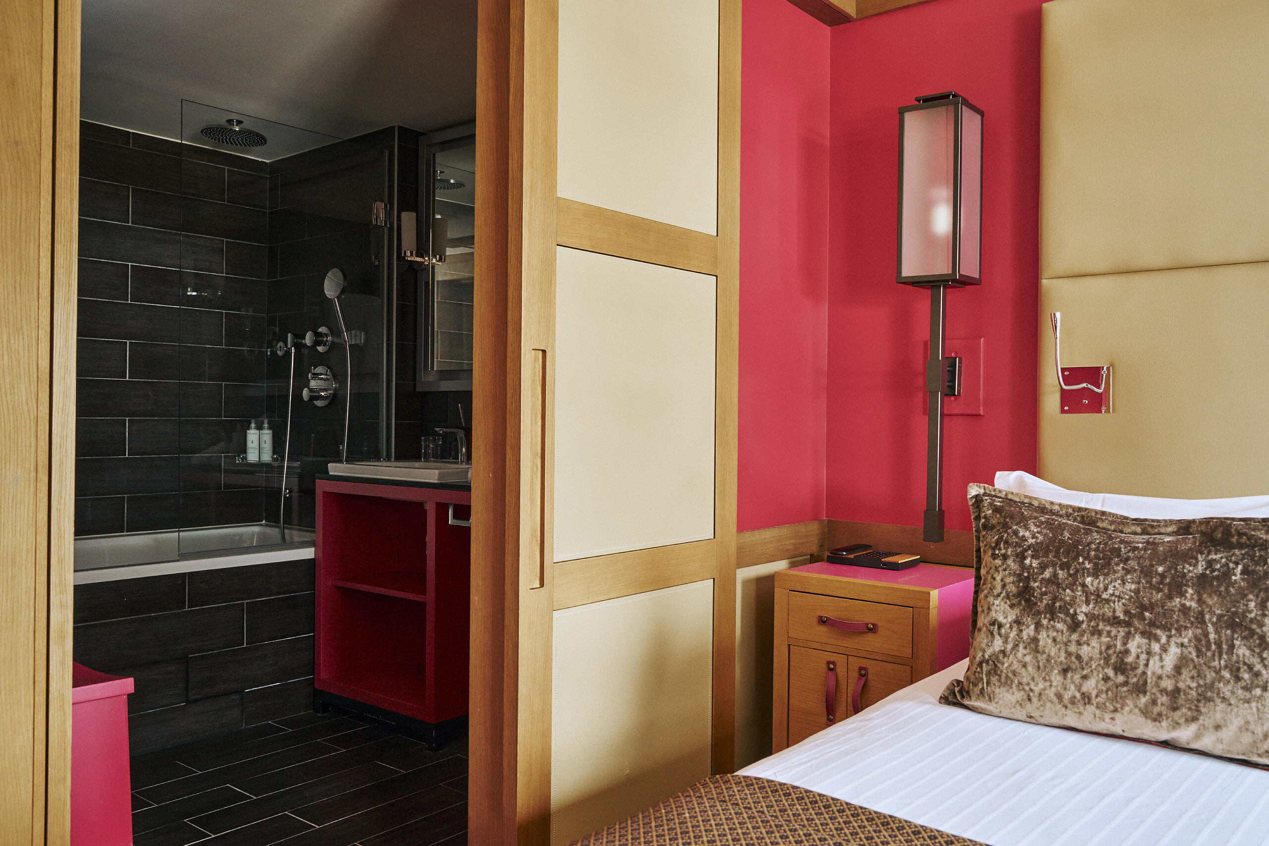 Exclusive Collection Space, Family Suite