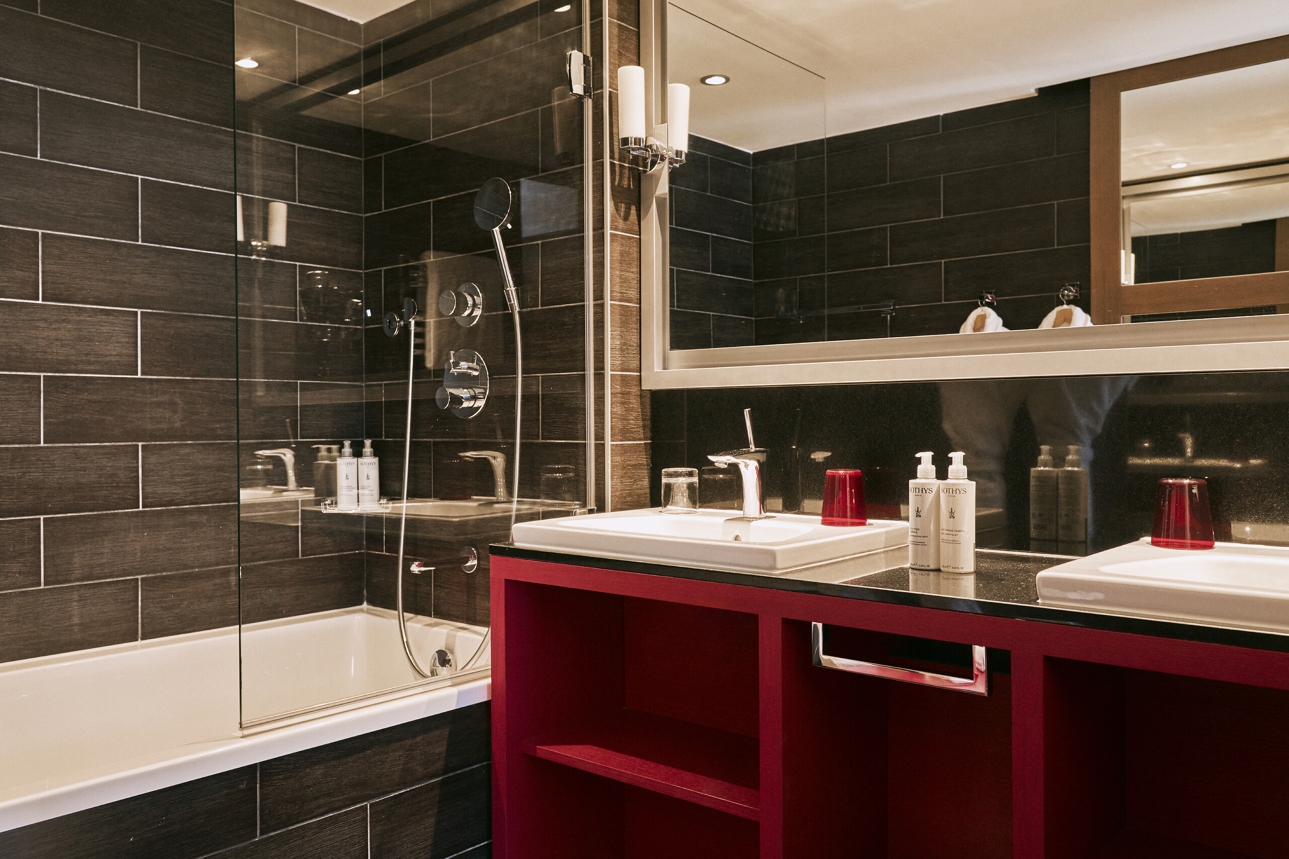 Exclusive Collection Space, Family Suite