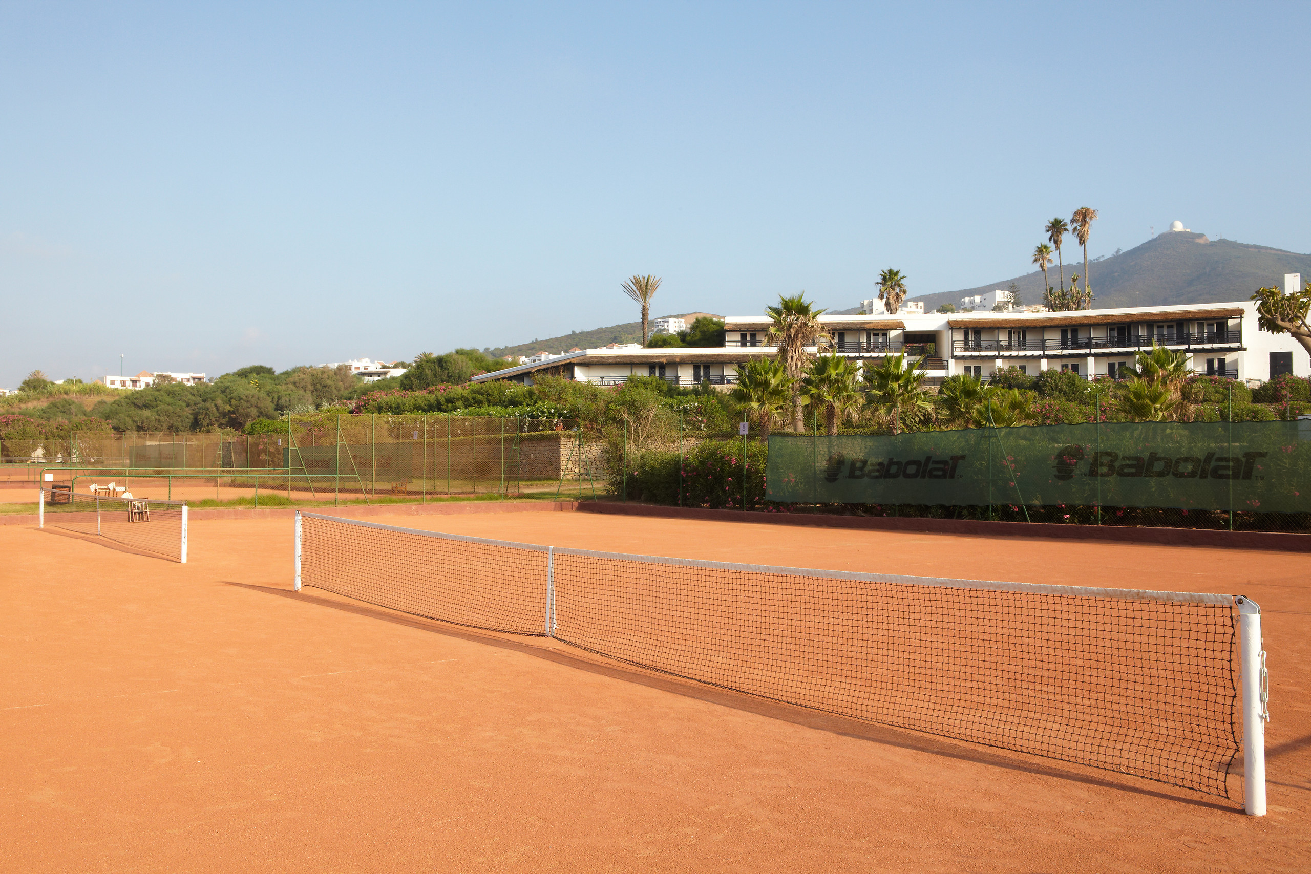 Free access to tennis courts