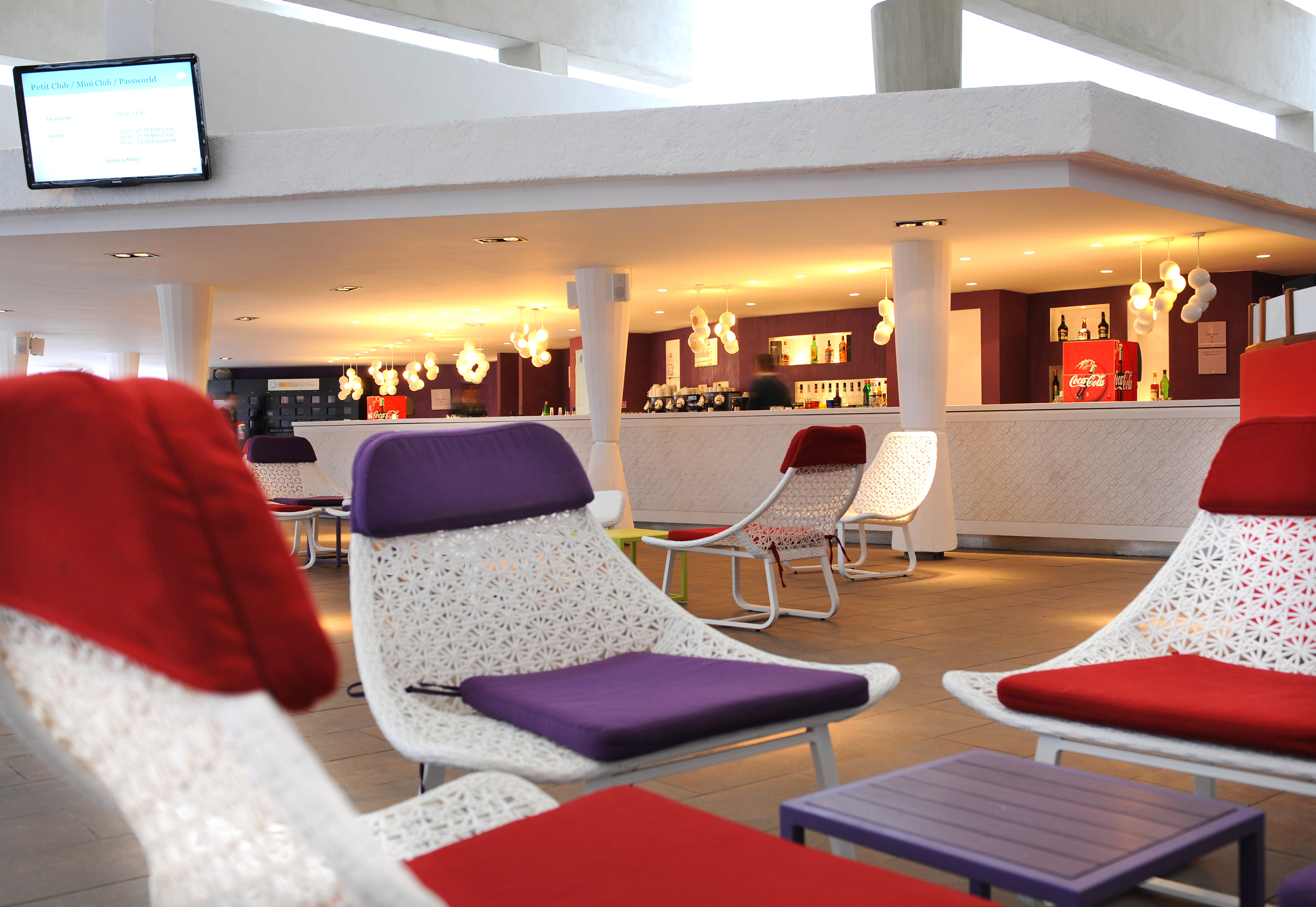 Main bar