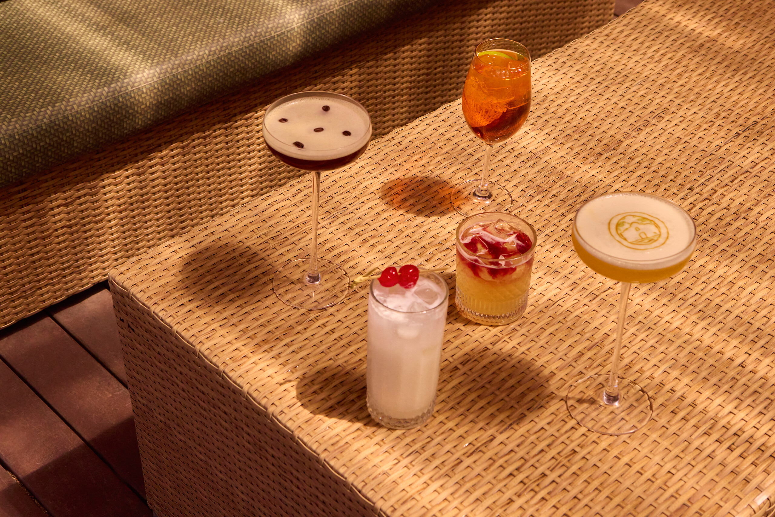 Main bar