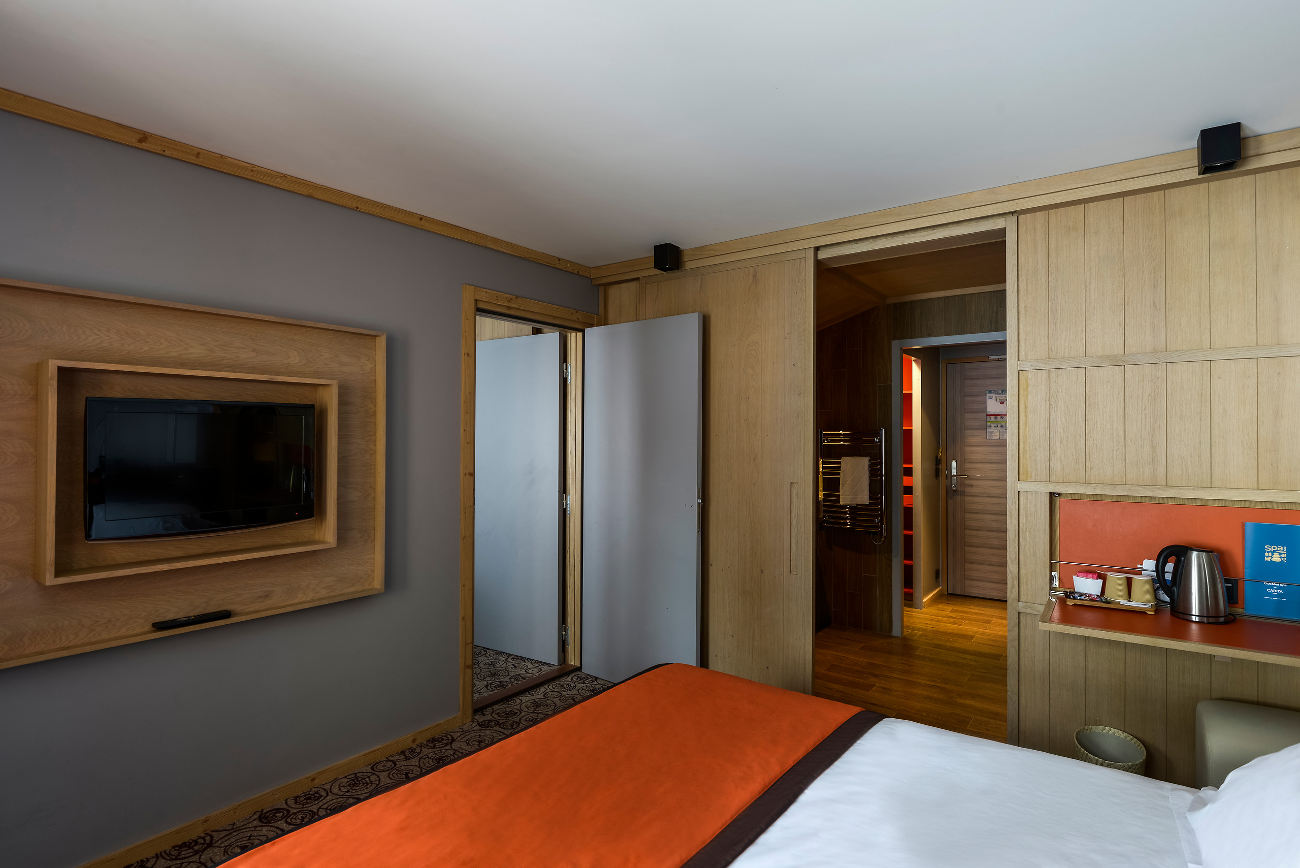 Interconnecting Superior Rooms